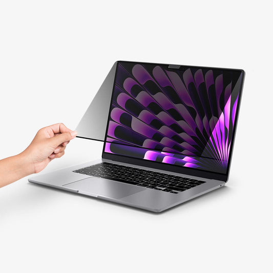 AFL06951 - Macbook Air 15" Screen Protector Safe View showing a hand installing the screen protector onto laptop