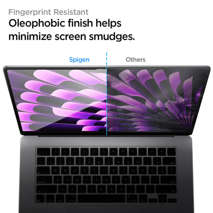 AGL06950 - MacBook Air 15" (2023) Screen Protector GLAS.tR SLIM showing the fingerprint resistant. Oleophobic finish helps minimize screen smudges