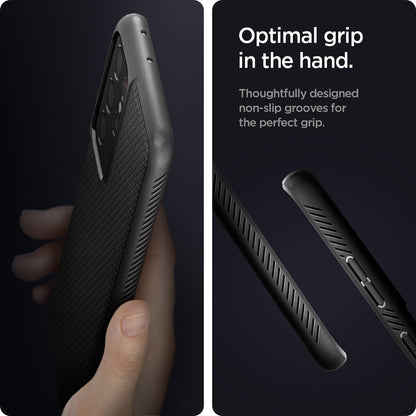 ACS02350 - Galaxy S21 Ultra Liquid Air Case in matte black showing the optimal grip in the hand. Thoughtfully designed non-slip grooves for the perfect grip